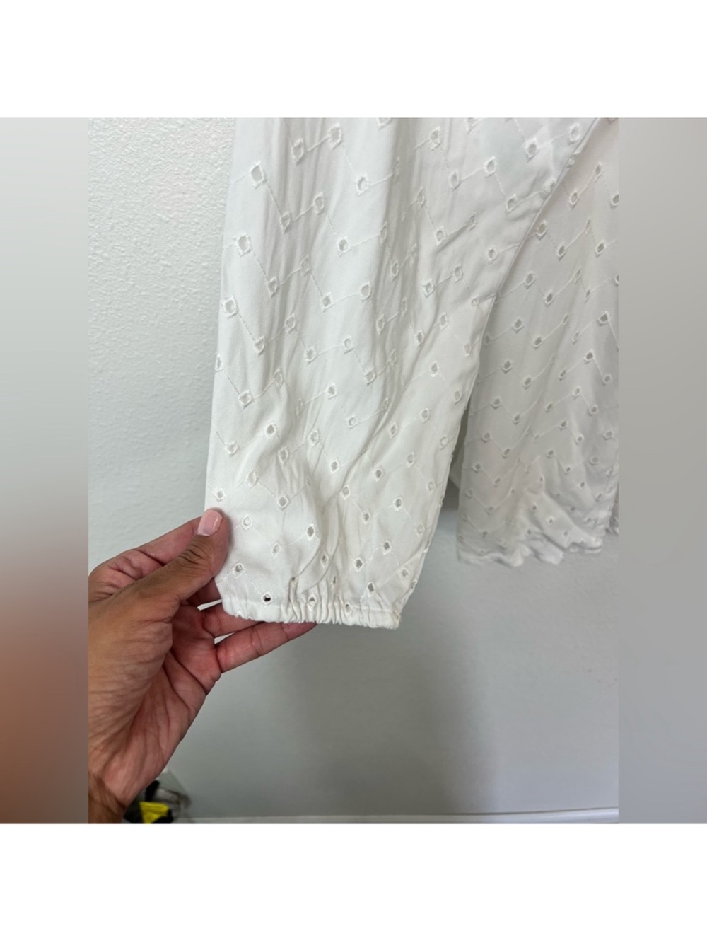 Torrid NWT Eyelet White Peplum Blouse with V-Neckline and Billowy Sleeves Sz 1X - Picture 4 of 12